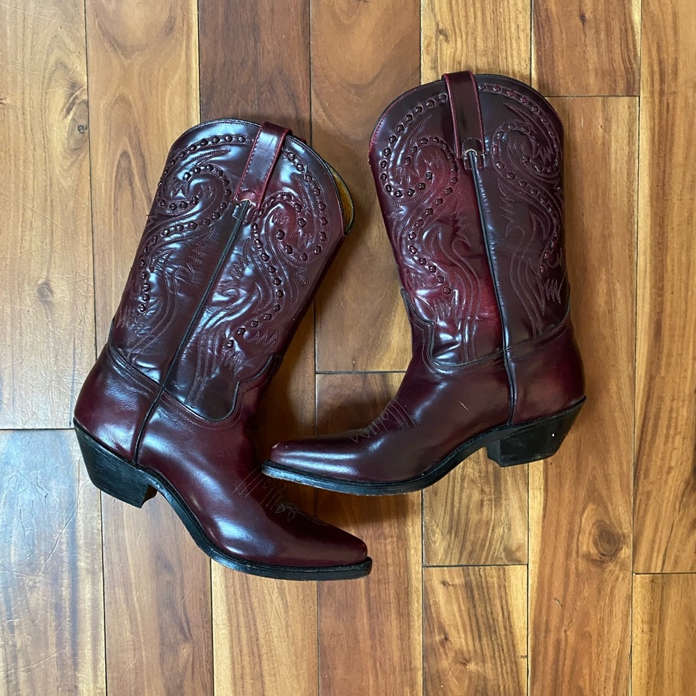 BURGUNDY EMBOSSED COWBOY BOOTS